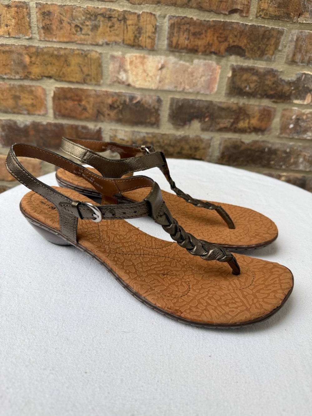 B.o.c. Born Concept Braided T-strap Leather Thong Style Contoured Sandals 10